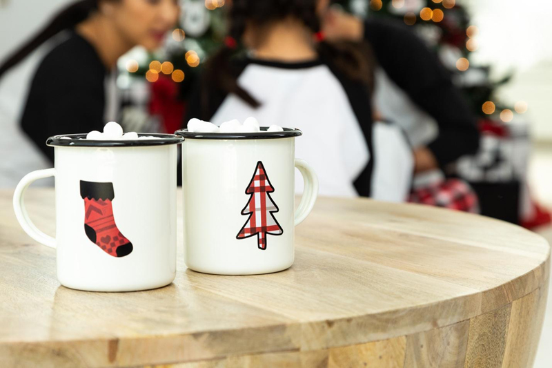 diy farmhouse hot cocoa and coffee mugs