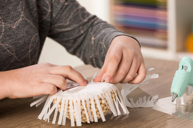 6: Glue Fringe DIY Giant Paper Daisies, DIY paper flowers, DIY flowers