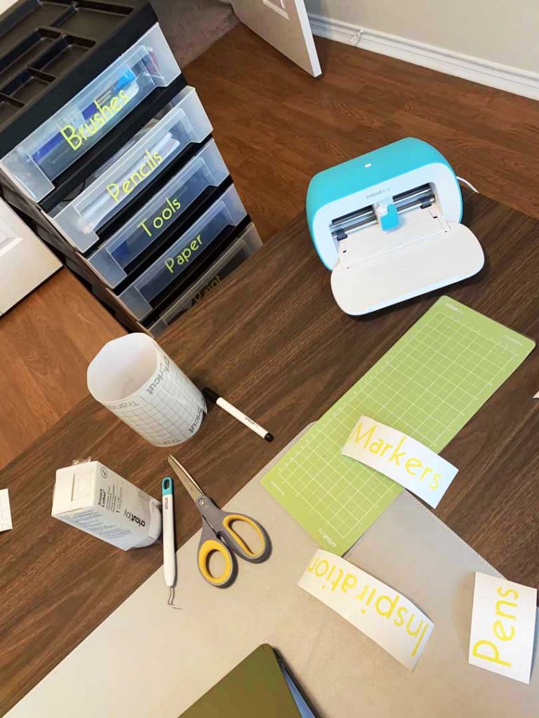 Cricut Joy vinyl stickers to organize my supplies