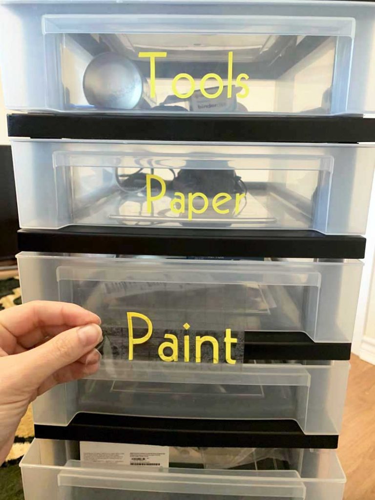 Vinyl decals to organize with Cricut Joy