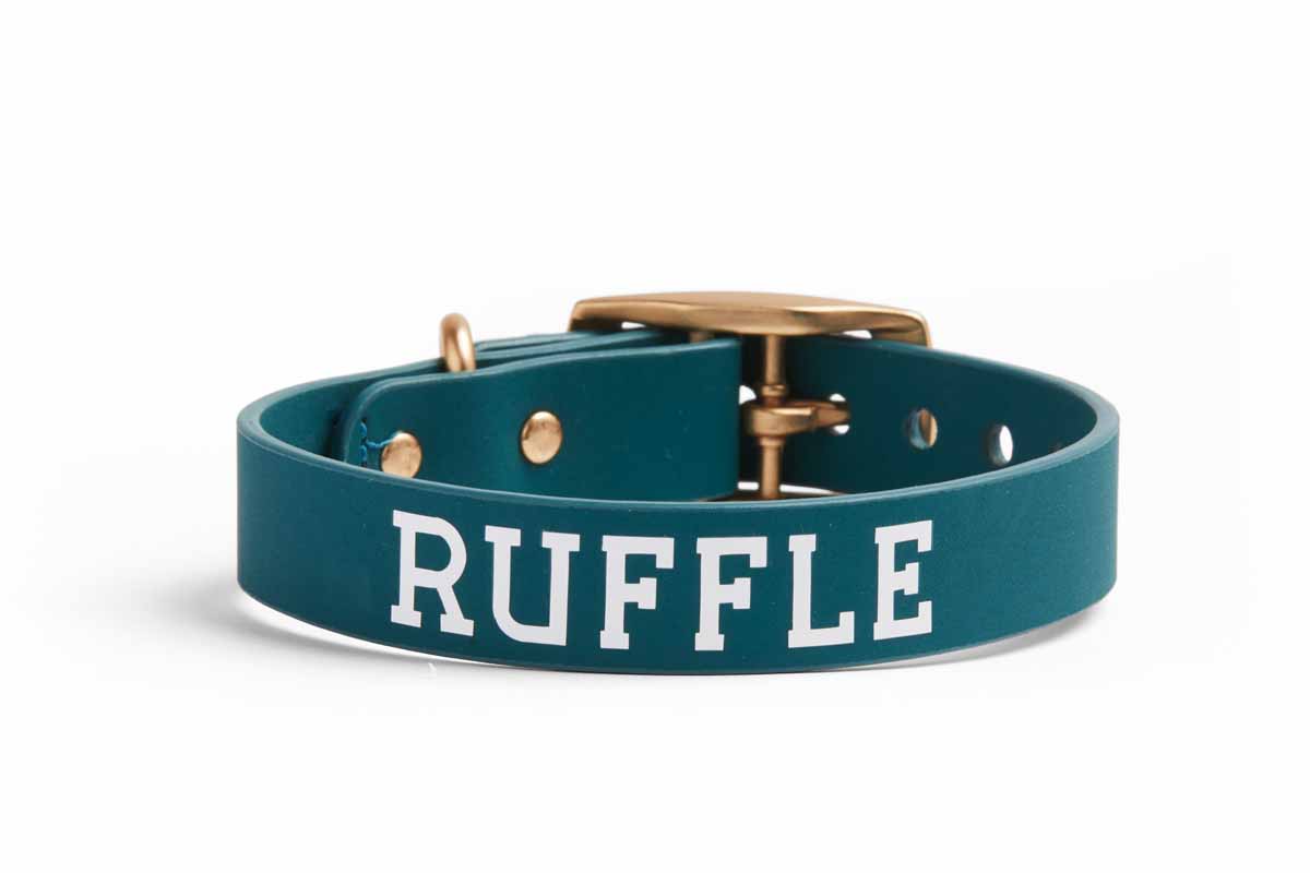 Dog collar with the name Ruffle.