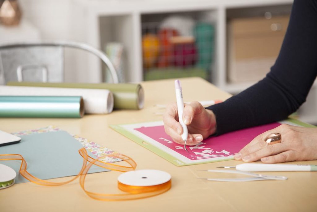 Weeding tool with Cricut mat