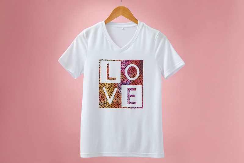 Love T shirt - DIY Gifts for Valentine's Day.