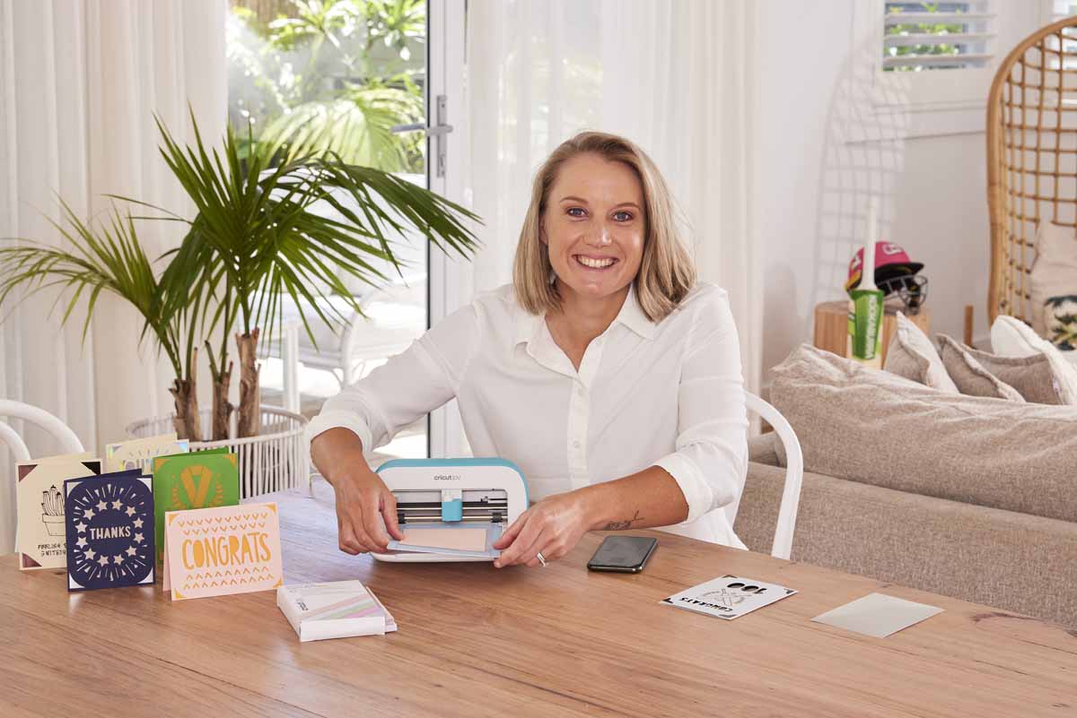 Alyssa Healy using Cricut Joy for personalised greeting cards