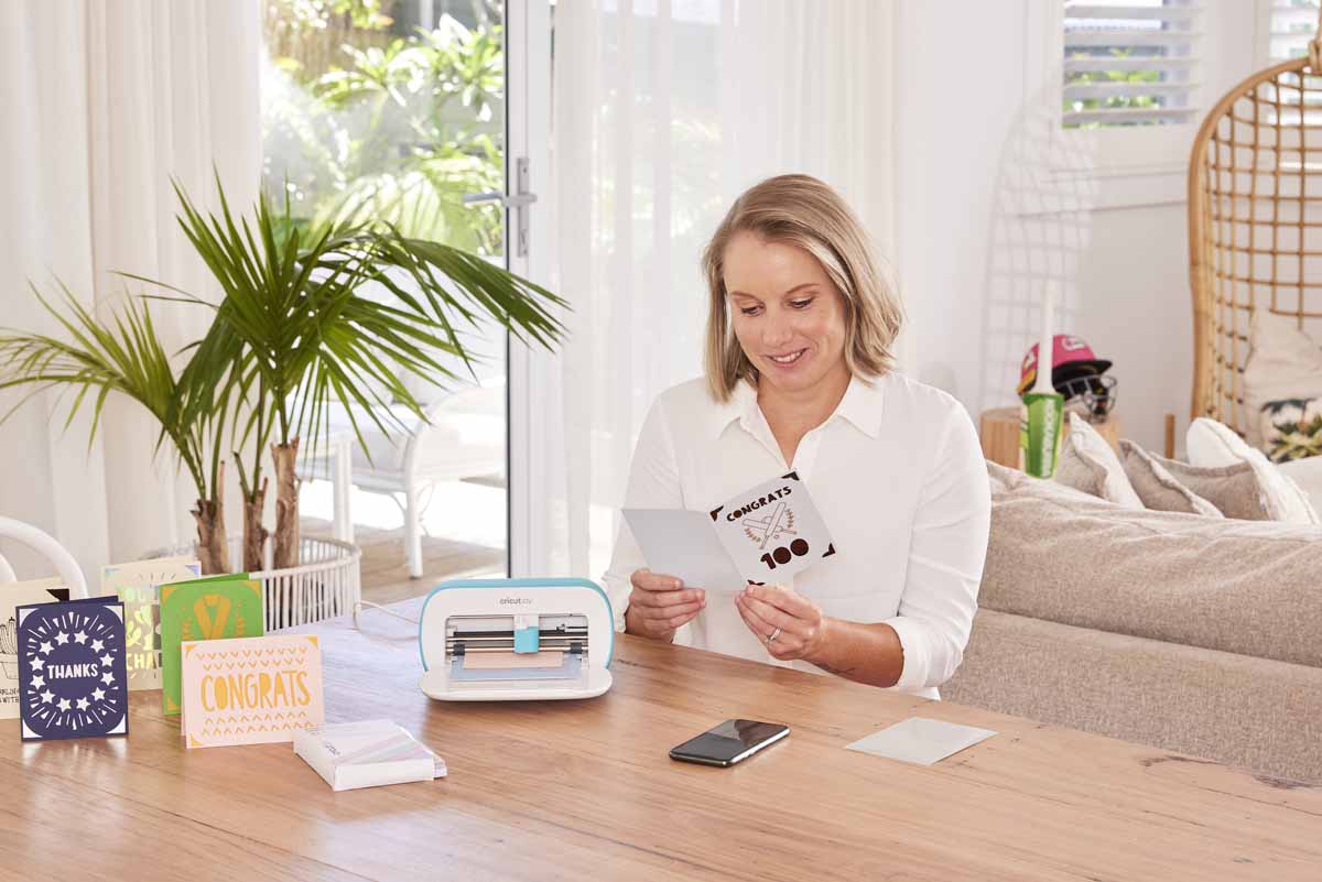 Alyssa Healy using Cricut Joy for personalised greeting cards