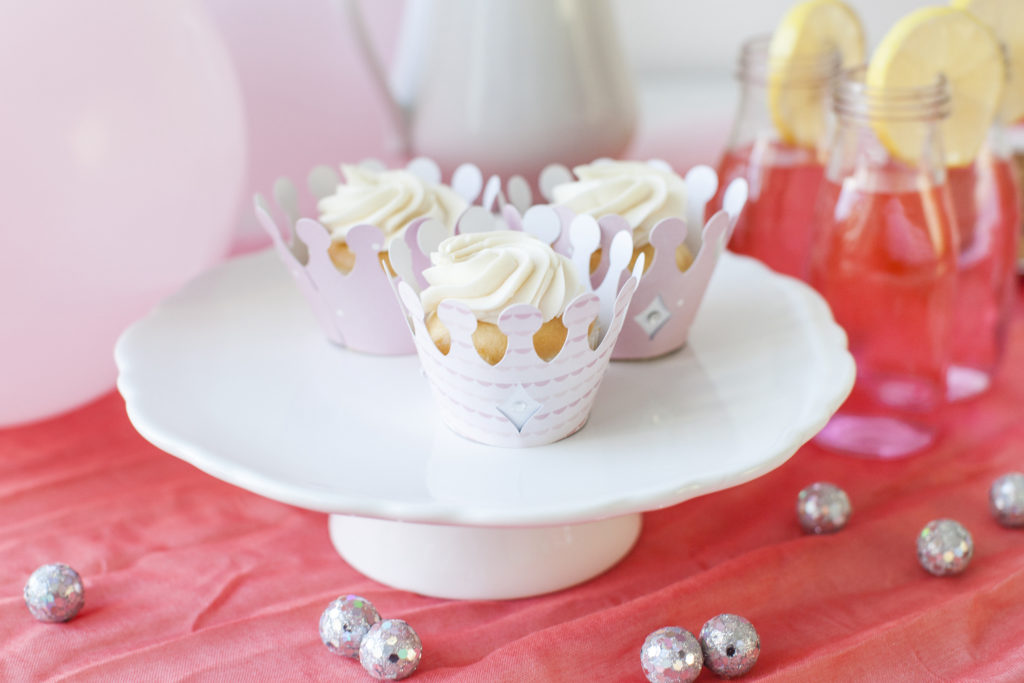 Galentine's Day DIY ideas. Cupcakes wrapped with crowns.
