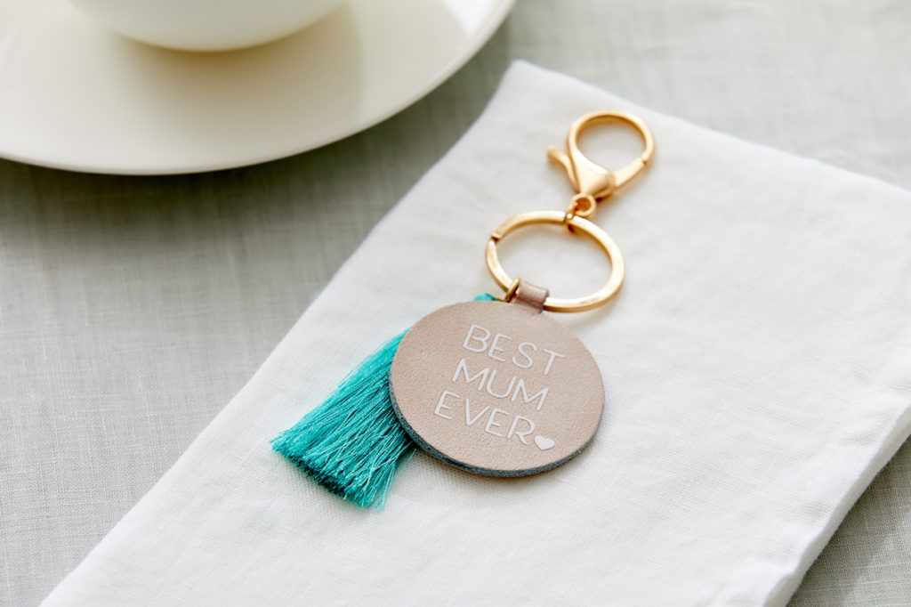 Personalized gift idea for Mom, Keychain that reads "best mum ever".