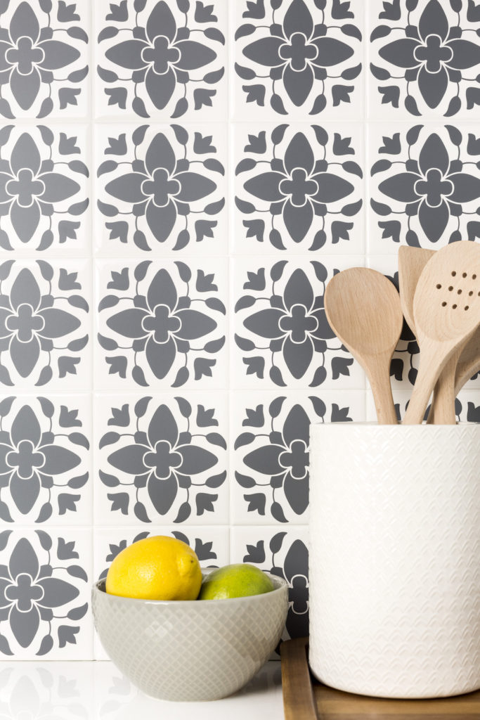 Gray kitchen backsplash