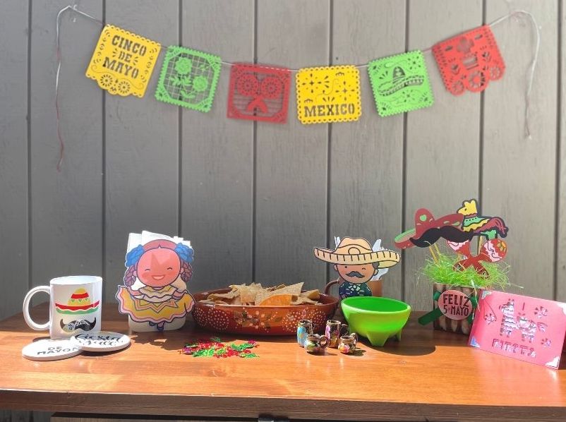 Cinco de Mayo banner and table