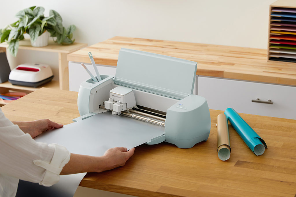 Cricut Explore 3 loading Smart Vinyl