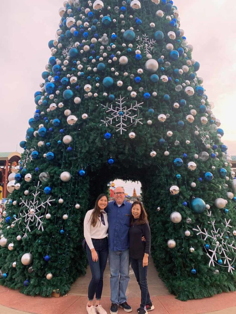 Jasmine Lucey and her parents