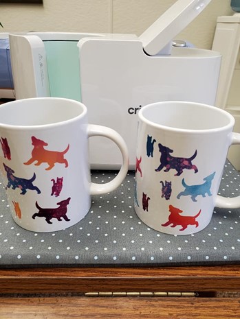 Mug with silhouette pattern of dogs