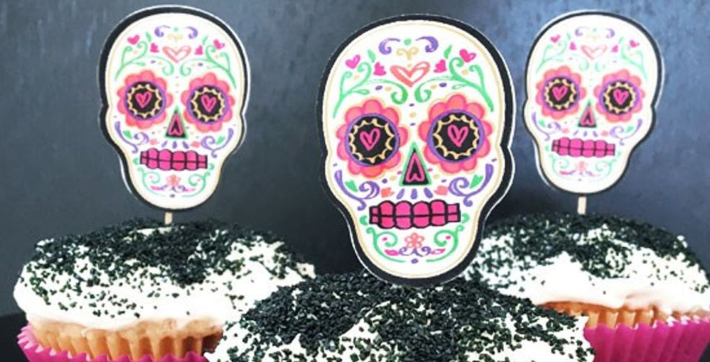 sugar skull cupcake toppers for El Día de los Muertos 