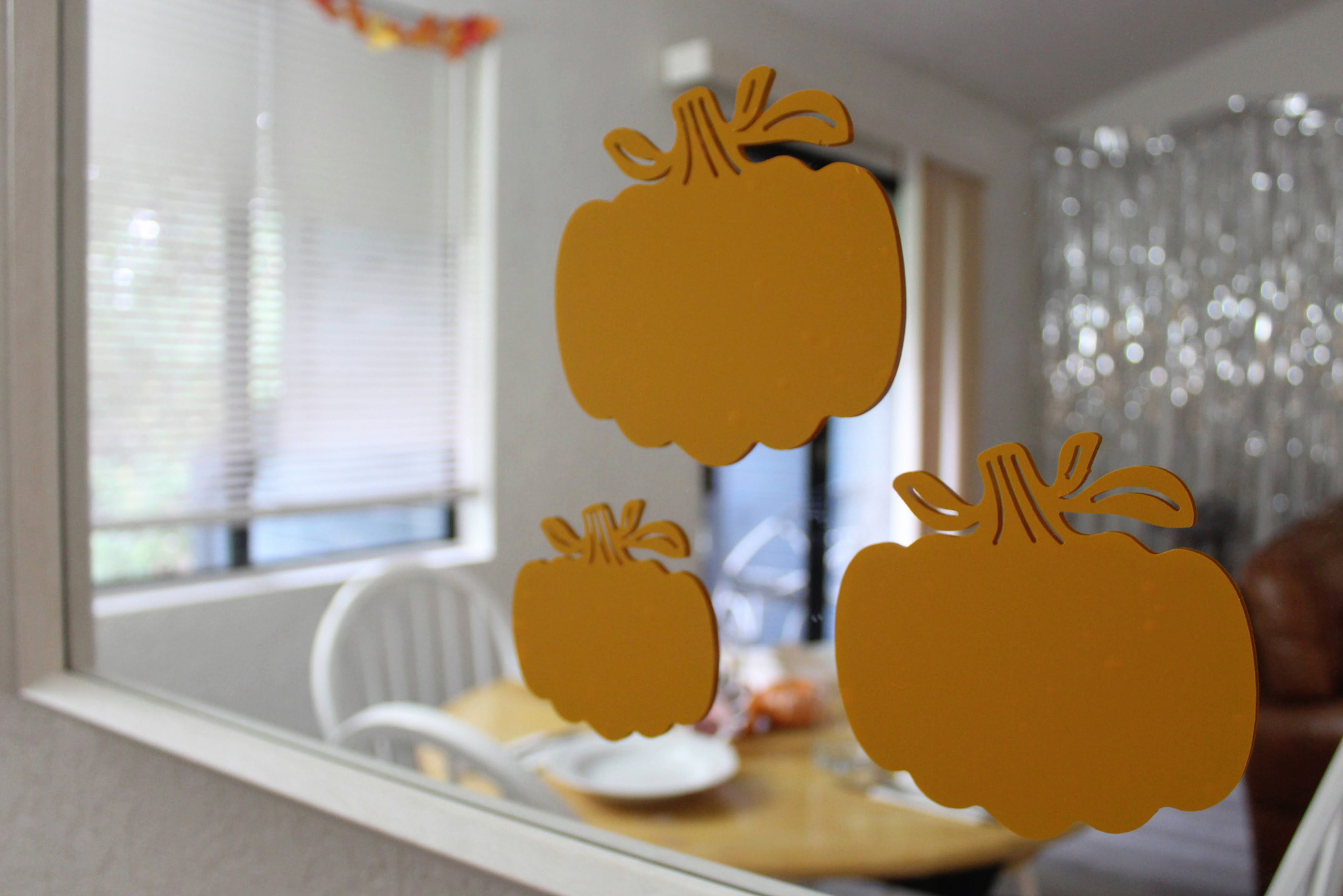 Friendsgiving DIYs - pumpkin mirror decals
